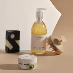 Stimulating Scalp Brush Brosse Stimulante Cuir Chevelu 10 Stimulating Scalp Brush Brosse Stimulante Cuir Chevelu -L:A Bruket Soldes 02 22 CutbyFred Stim Brush Encart Inspi2 TINY