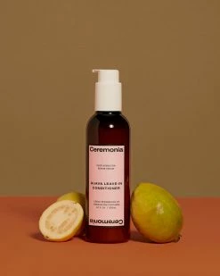 Guava Leave-In Conditioner Après-Shampoing Sans Rinçage -L:A Bruket Soldes 0332 Ceremonia GUAVA CONDITIONER INGREDIENTS SH 04 TAN BACKDROP 026