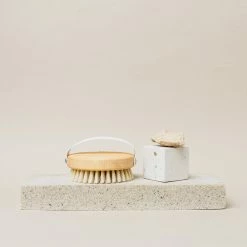 The Dry Brush Brosse Corps Classique 14 The Dry Brush Brosse Corps Classique -L:A Bruket Soldes 07 2021 Ruhi encart inspiration Dry Brush2TINY