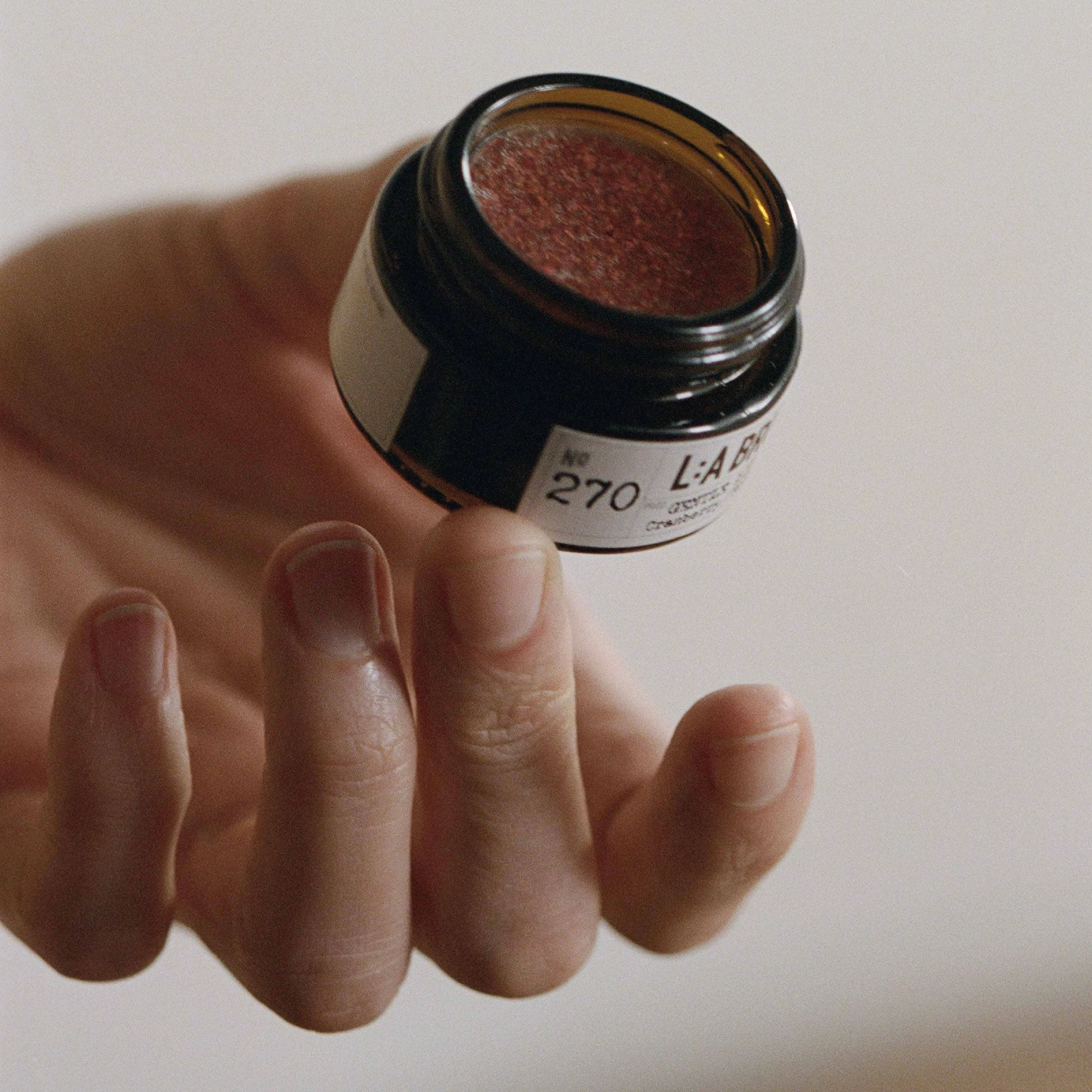 L:A Bruket Gentle Lip Scrub Gommage à Lèvres 270 4 L:A Bruket Gentle Lip Scrub Gommage à Lèvres 270 – Image 2