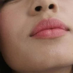 Baume à Lèvres Teinté 27 Baume à Lèvres Teinté -L:A Bruket Soldes rouge doria